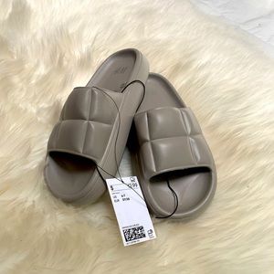H&M Slides